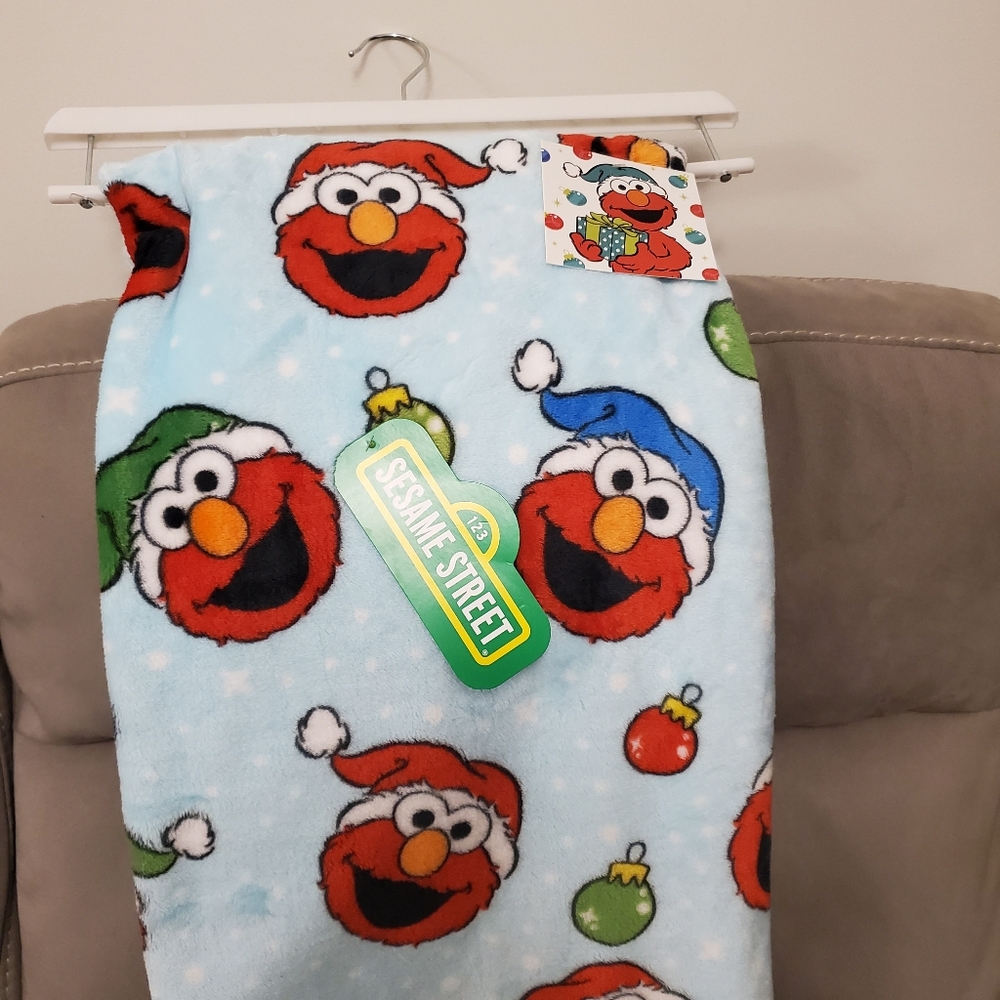 Sesame Street Elmo Throw Blanket